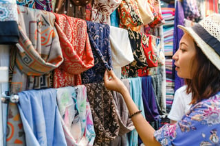التسوق لشراء ملابس شيله التقليدية