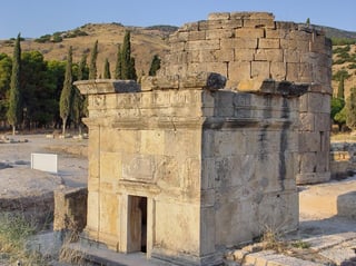 قبر فلافيوس زيوكسيس، نيكروبوليس