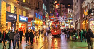 الحياة الليلية النابضة بالحياة في اسطنبول